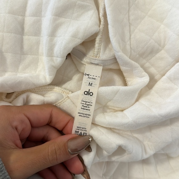 Alo Yoga Quilted Cropped Arena Hoodie Ivory - Picture 3 of 3